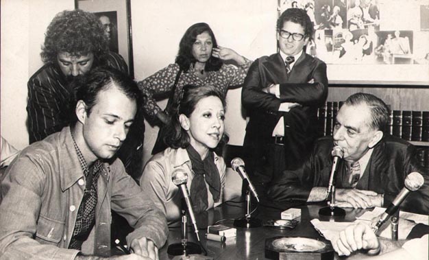 Gilberto Braga e Fernanda Montenegro entrevistam o dramaturgo Nelson Rodrigues em 1974. Foto: Ney Robson. Cedoc/Funarte