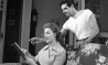 Ana Edler e Paulo Montes atuam em 'É Preciso Viver', em montagem de 1955.