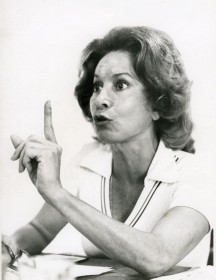 A atriz Cleyde Yáconis em entrevista ao Serviço Nacional de Teatro em 1975. Cedoc/Funarte