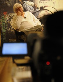 O poeta e produtor Hermínio Bello de Carvalho durante entrevista para o videodocumento 'Projeto Pixinguinha'